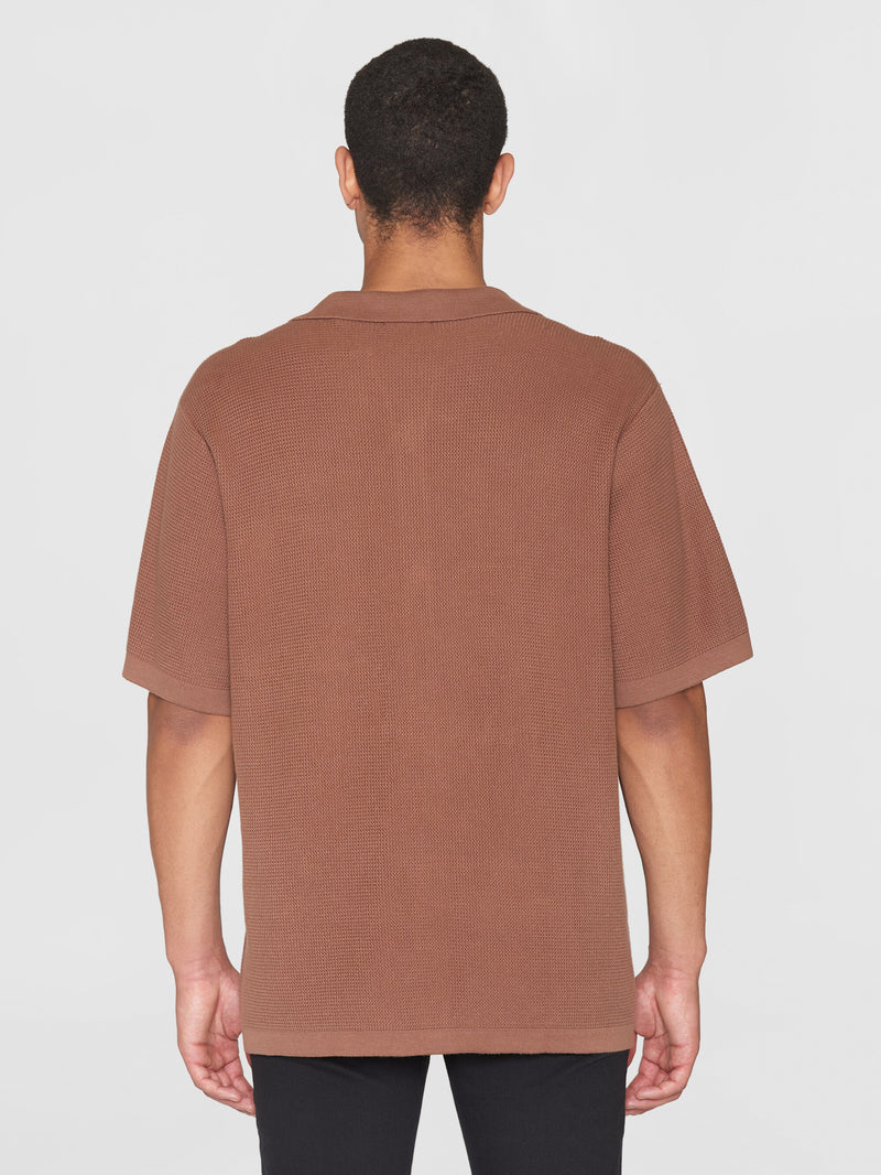 KnowledgeCotton Apparel - MEN Boxy short sleeve structured knitted shirt - GOTS/Vegan Knits 1437 Chocolate Malt