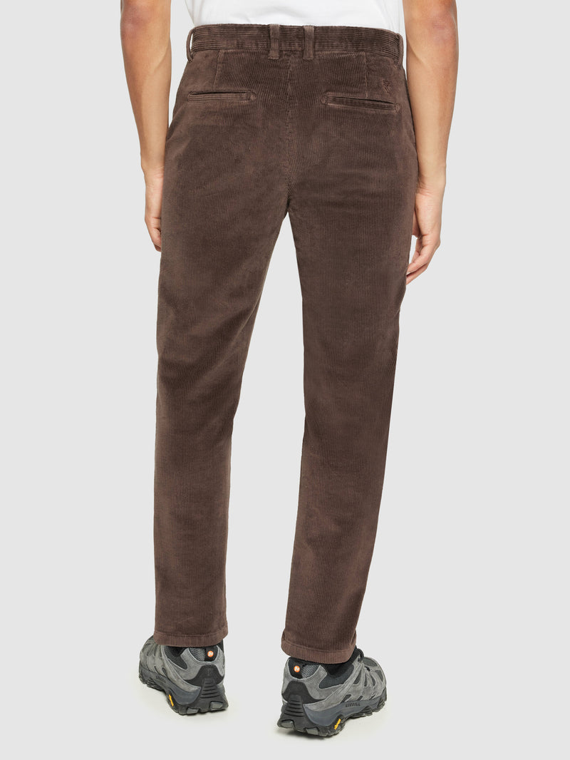 KnowledgeCotton Apparel - MEN CHUCK regular 8-wales corduroy chino pants Pants 1243 Demitasse (brown)