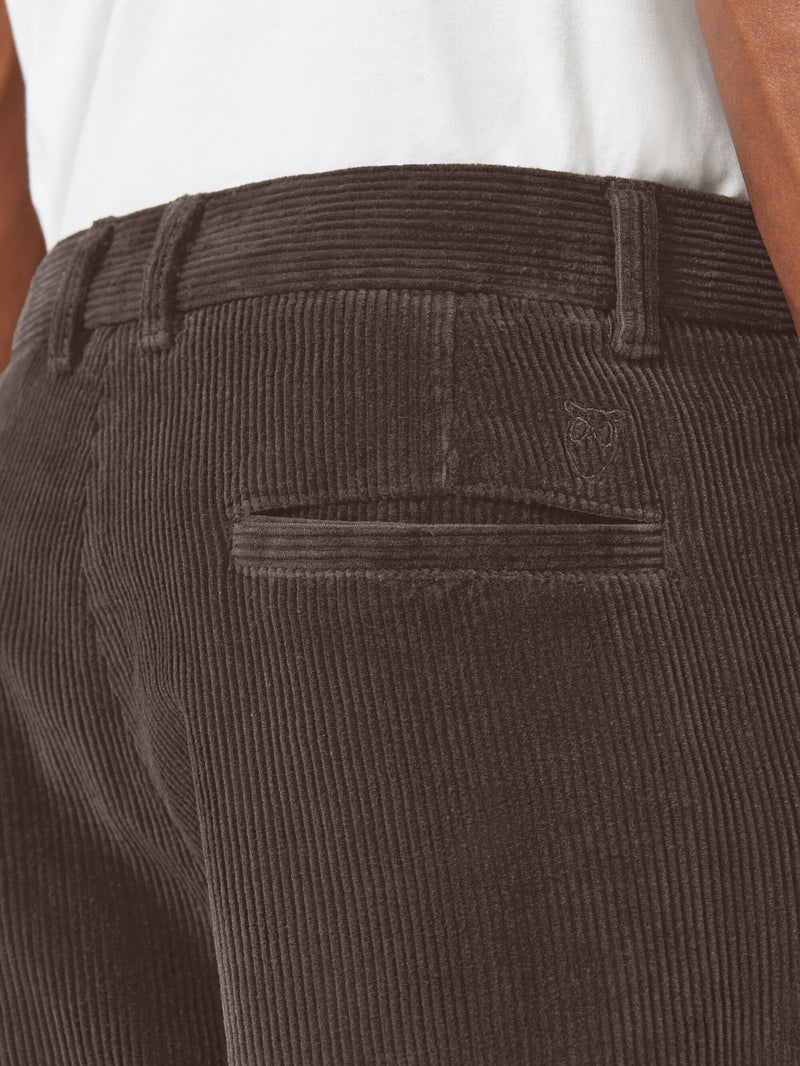 KnowledgeCotton Apparel - MEN CHUCK regular 8-wales corduroy chino pants Pants 1394 Chocolate Plum