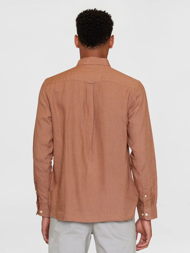 KnowledgeCotton Apparel - MEN Custom fit linen shirt Shirts 1437 Chocolate Malt