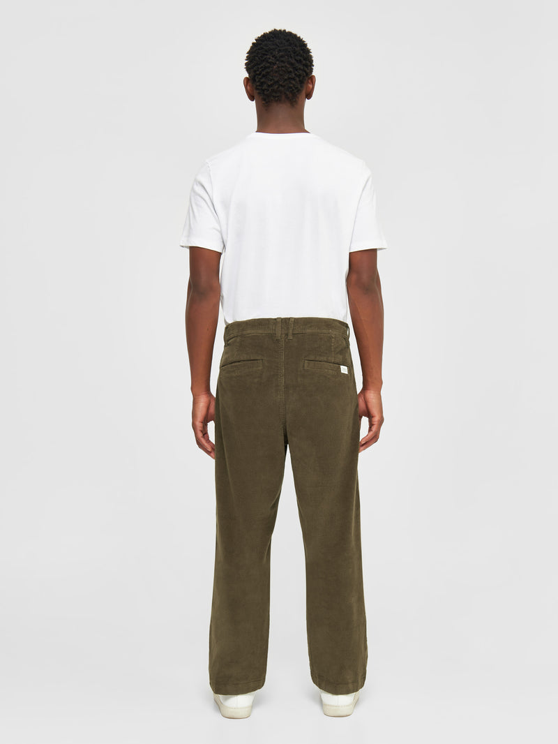 KnowledgeCotton Apparel - MEN FLINT wide corduroy chino pants Pants 1100 Dark Olive