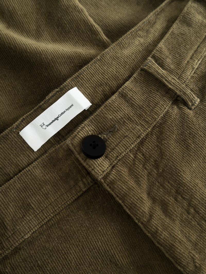 KnowledgeCotton Apparel - MEN FLINT wide corduroy chino pants Pants 1100 Dark Olive