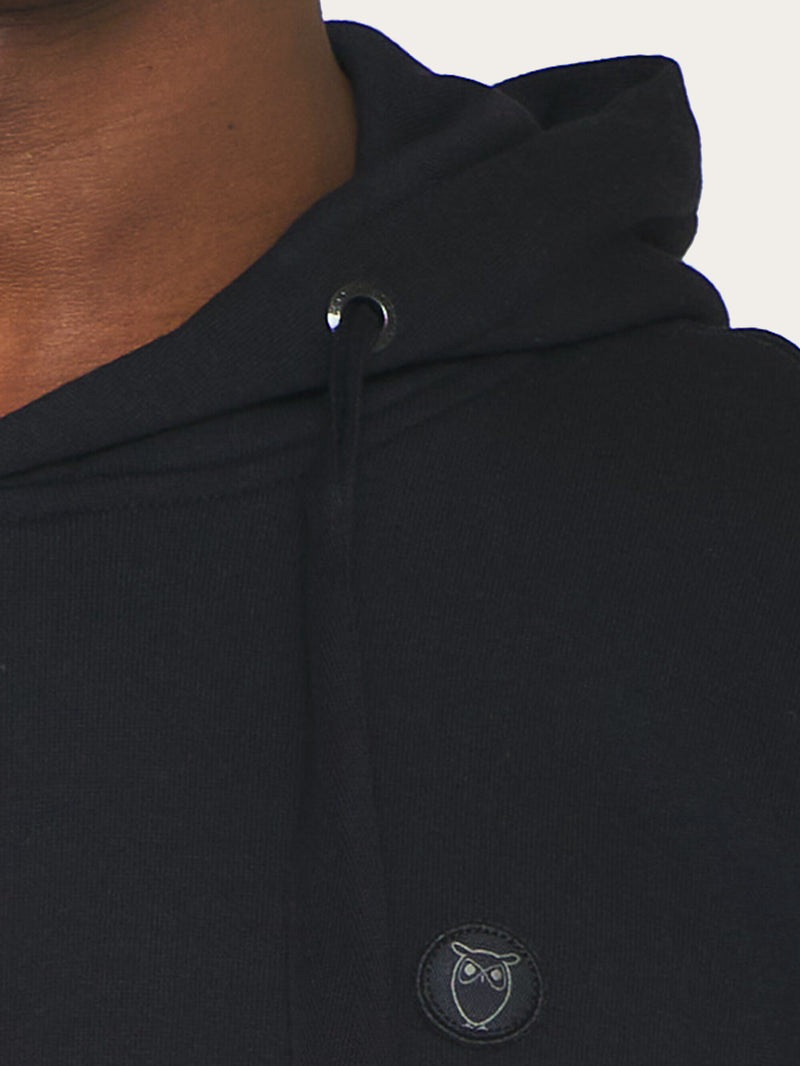 KnowledgeCotton Apparel - MEN Hood basic badge sweat Sweats 1300 Black Jet