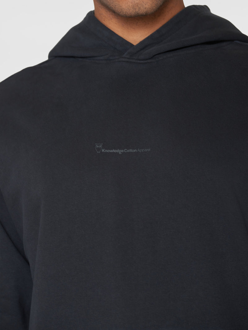 KnowledgeCotton Apparel - MEN Loose fit hood sweat with logo chest print - GOTS/Vegan Sweats 1300 Black Jet