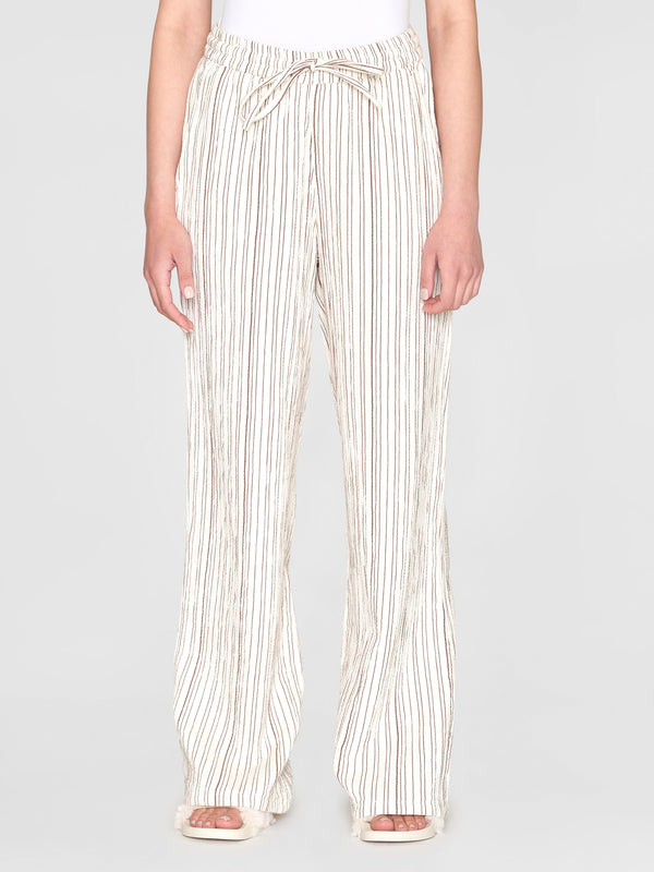 KnowledgeCotton Apparel - WMN POSEY wide mid-rise wrinkle stripe pants - GOTS/Vegan Pants 8026 Brown stripe