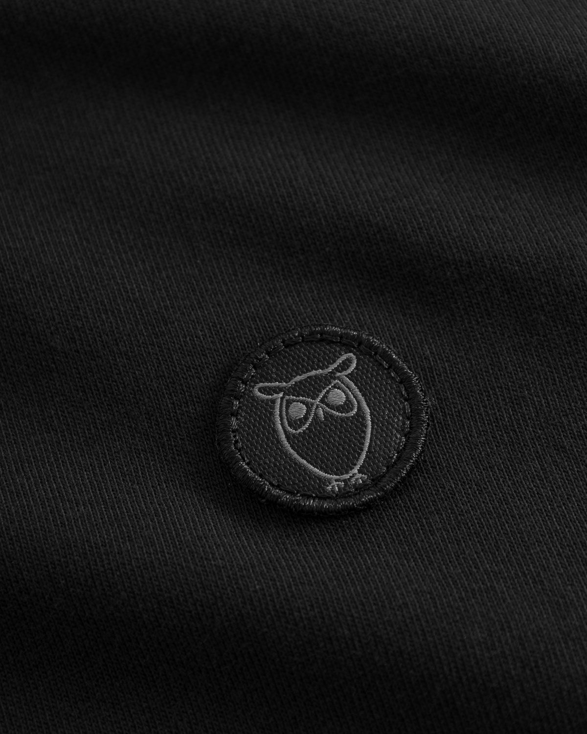 KnowledgeCotton Apparel - MEN Regular fit Badge t-shirt T-shirts 1300 Black Jet