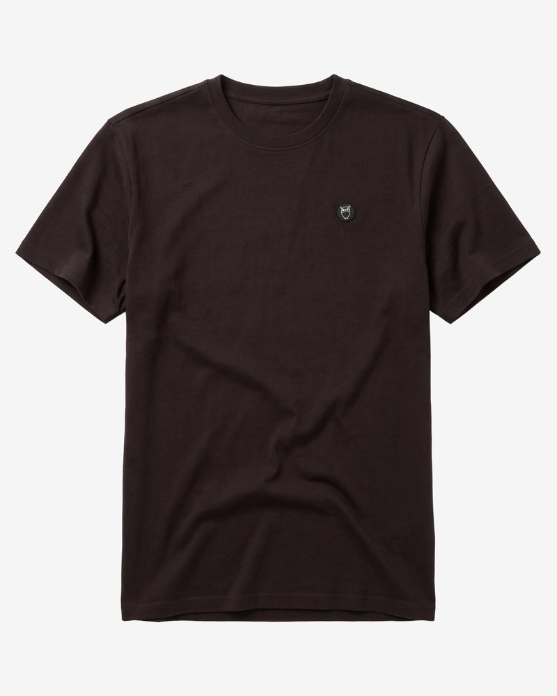 KnowledgeCotton Apparel - MEN Regular fit Badge t-shirt T-shirts 1487 Chocolate Torte