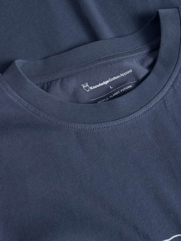 KnowledgeCotton Apparel - MEN Regular single jersey mountain owl printed t-shirt - Regenerative Organic Certified™ - GOTS T-shirts 1226 Vintage Indigo