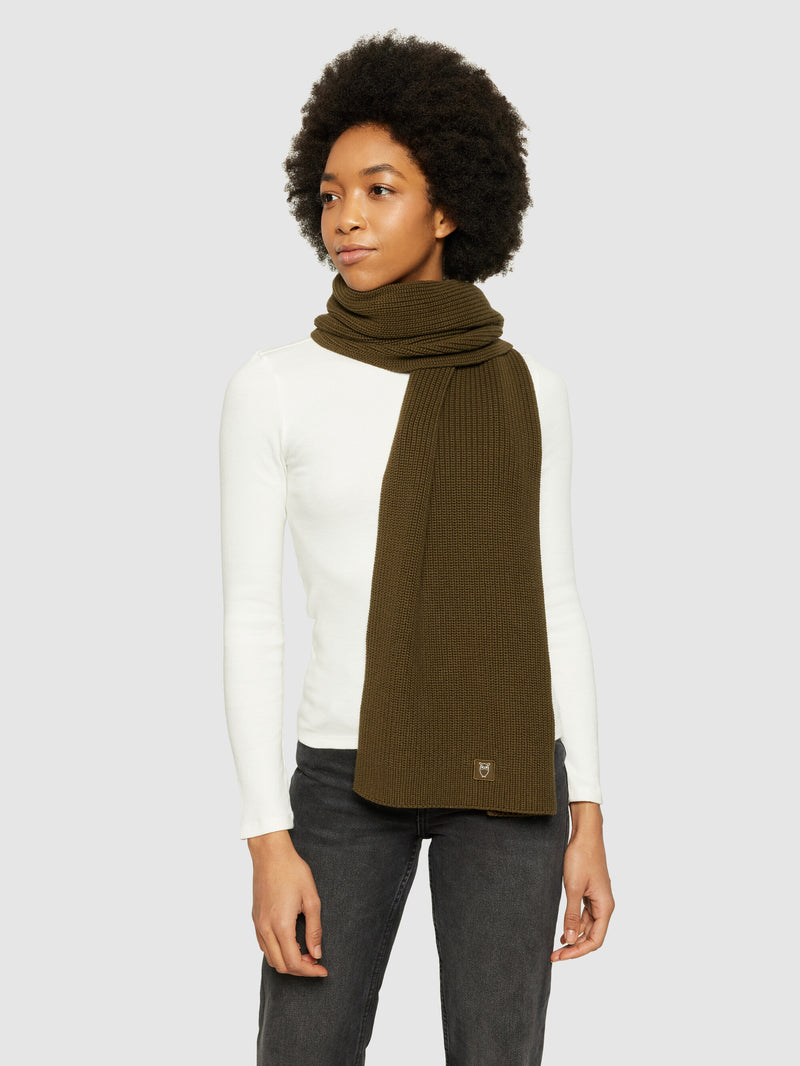 KnowledgeCotton Apparel - UNI Rib knit scarf Scarfs 1100 Dark Olive