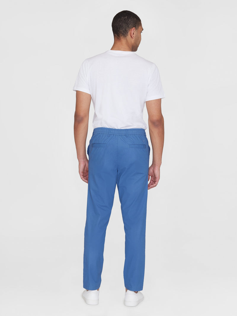 KnowledgeCotton Apparel - MEN TIM tapered poplin elastic waist string pants - GOTS/Vegan Pants 1432 Moonlight Blue