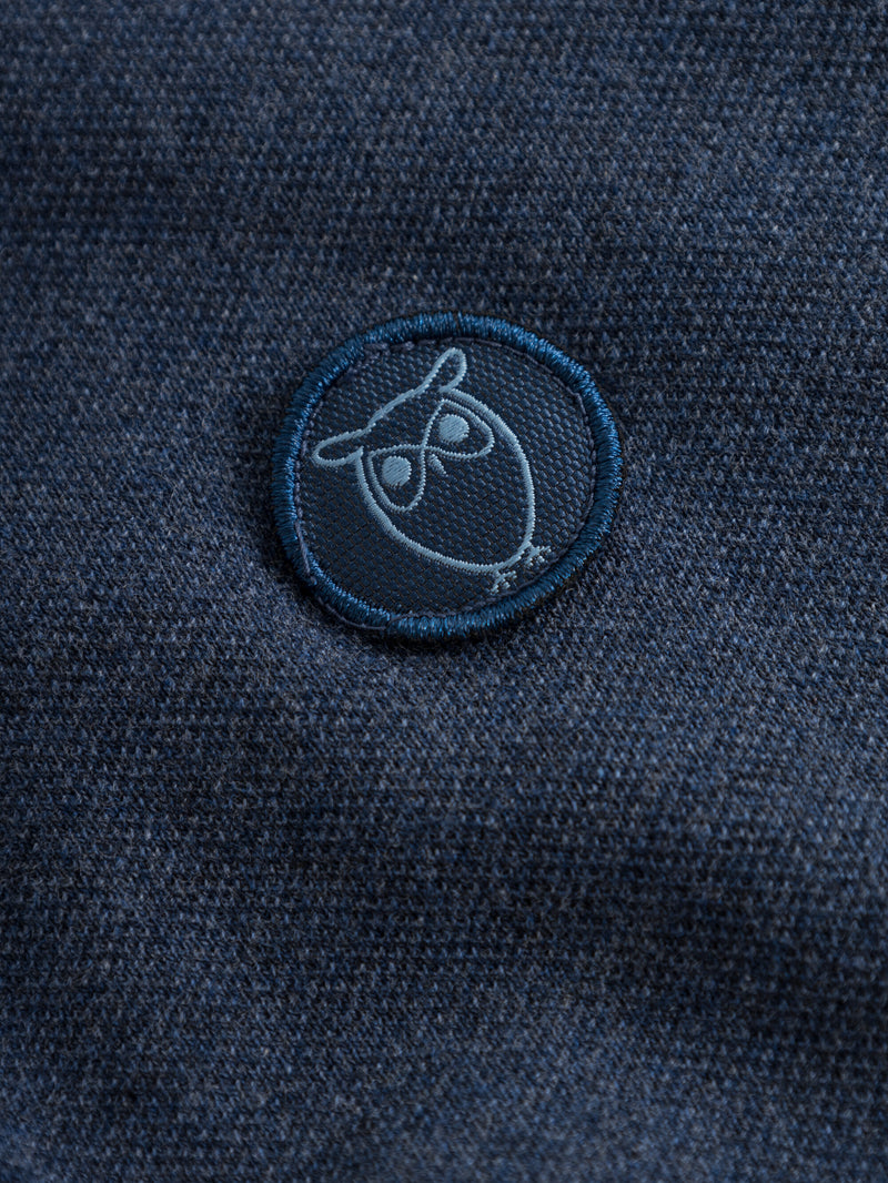 KnowledgeCotton Apparel - MEN Basic badge polo Polos 1257 Insigna Blue melange