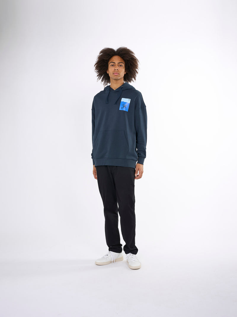 KnowledgeCotton Apparel - MEN Loose hood sweat with whale chest print Sweats 1001 Total Eclipse
